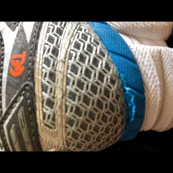 Nice athletic shoes by  ASICS size 101/2 - Picture 3 of 6